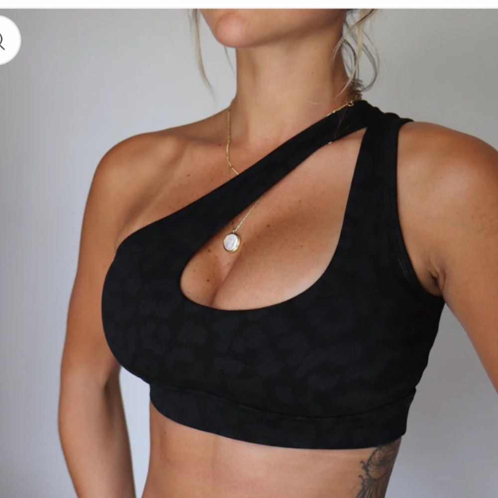 GEA Black Leopard Print One-Shoulder Sports Bra